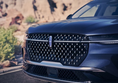 The stylish grille of a 2024 Lincoln Nautilus® SUV sparkles in the sunlight. | Palmetto Lincoln in Charleston SC