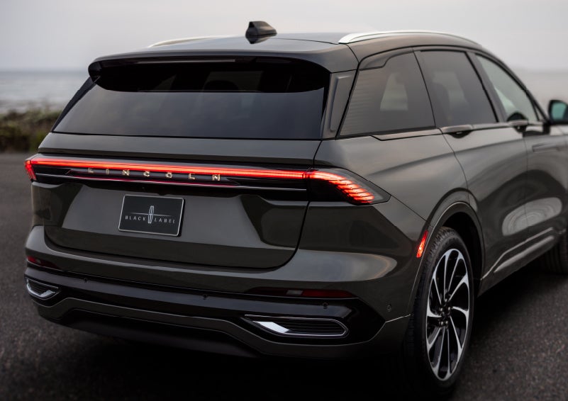 The rear of a 2024 Lincoln Black Label Nautilus® SUV displays full LED rear lighting. | Palmetto Lincoln in Charleston SC