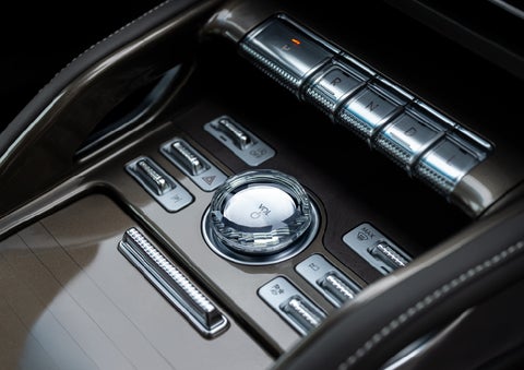 A crystal-inspired volume knob is shown in the center floor console of a 2024 Lincoln Nautilus® SUV. | Palmetto Lincoln in Charleston SC