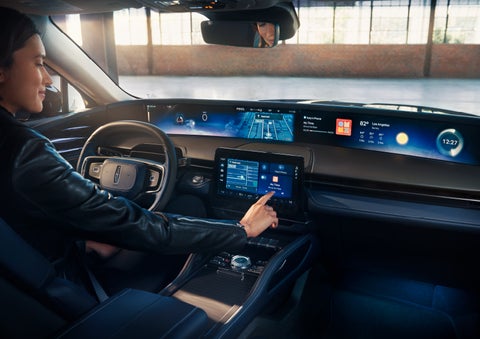 The driver of a 2024 Lincoln Nautilus® SUV interacts with the center touchscreen. | Palmetto Lincoln in Charleston SC