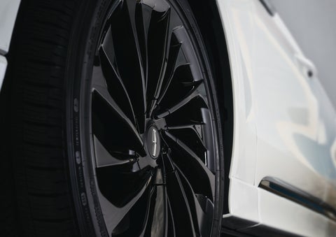 The wheel of the available Jet Appearance package is shown | Palmetto Lincoln in Charleston SC