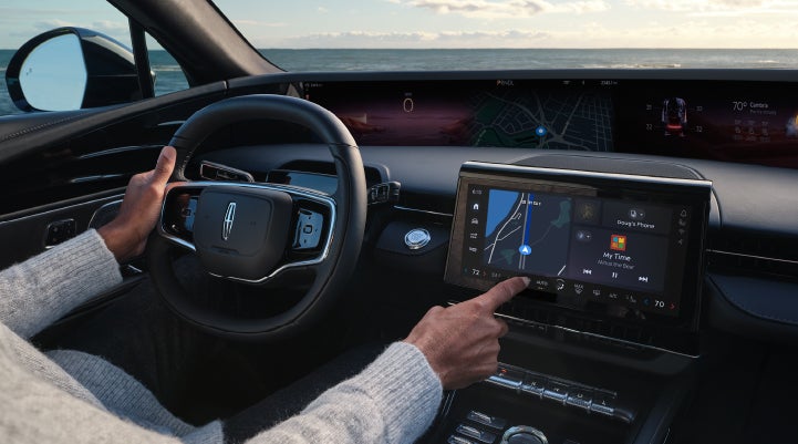 The driver of a 2024 Lincoln Nautilus® SUV interacts with the new Lincoln Digital Experience. | Palmetto Lincoln in Charleston SC